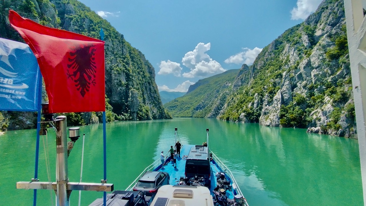 Ferry de Koman Albanie