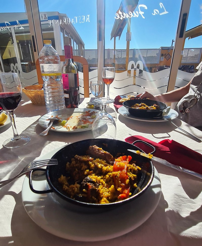 Restaurant und kleiner Laden auf dem Campingplatz La Fuente in Fortuna