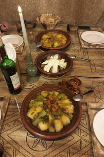 Voyage à moto au Maroc MM7 – Une soirée tranquille dans le complexe de bungalows Autres impressions du dîner et de l’atmosphère conviviale de l’hébergement dans le sud du Maroc