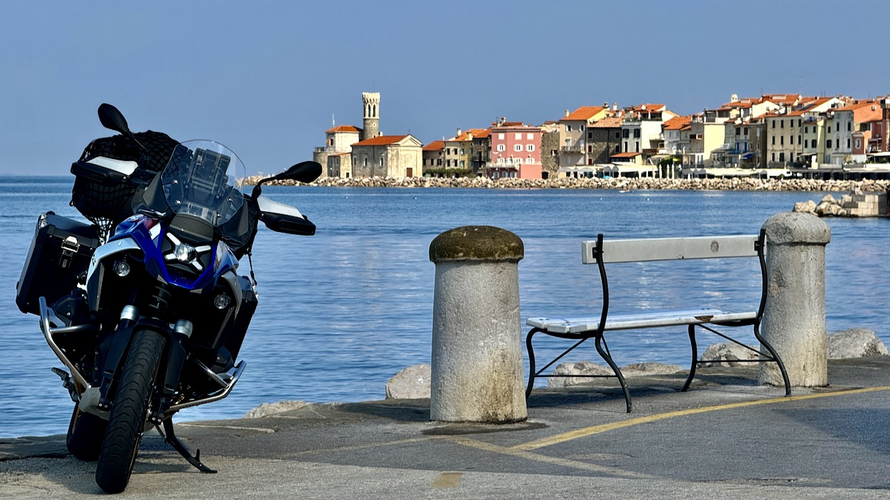 Mit dem Motorrad nach Slowenien und die einsamen kleinen Strassen genießen
