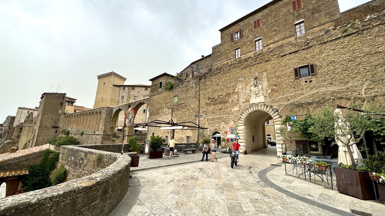 Motorradtour Toskana über Volterra, San Gimignano und Monte Pulciano