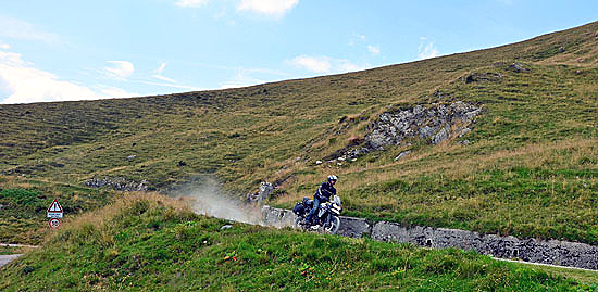 Eine Kammstrasse in Friaul wie die Assietta Kammstrasse in den Seealpen