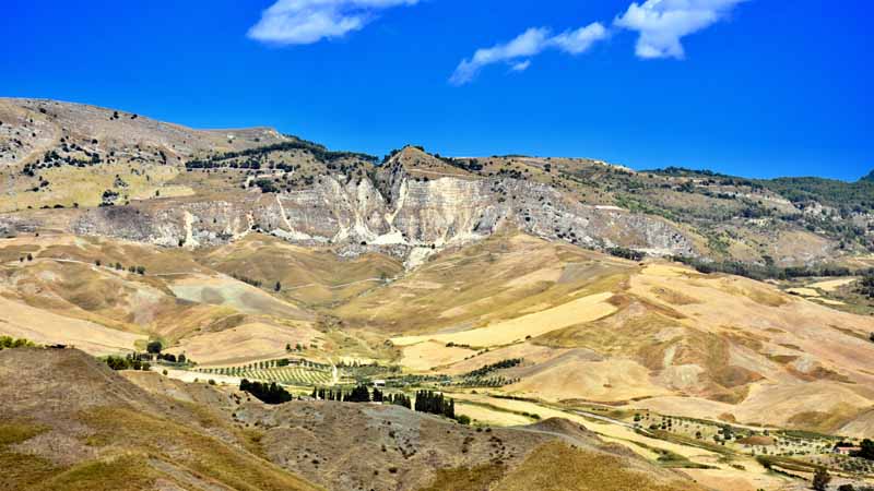 Hügellandschaft auf Sizilien