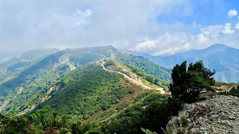 Gebirgsfeeling, eine Piste auf Sizilien