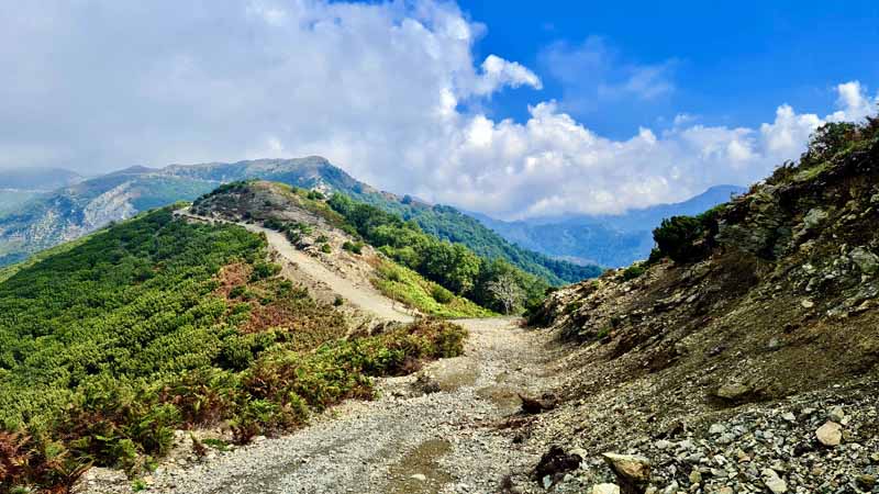 Gebirgsfeeling, eine Piste auf Sizilien