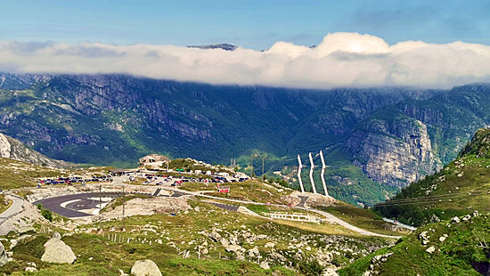 Motorradtour durch eine Traumlandschaft in Norwegen