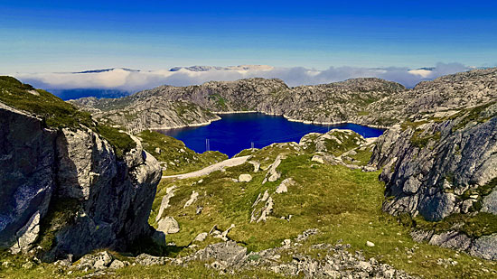 Motorradtour durch eine Traumlandschaft in Norwegen