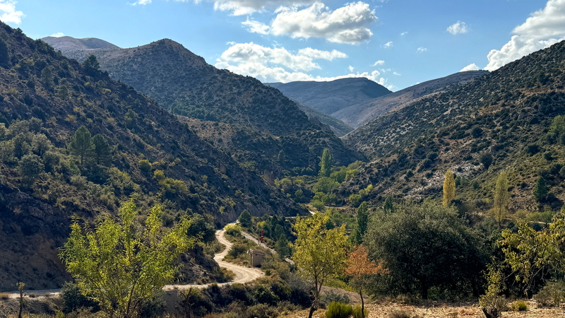 A scenic route in northern Andalusia runs through a national park; it is also accessible for 4x4 vehicles such as the Wrangler, Mercedes G, Suzuki Jimny, or Grenadier. A scenic route in northern Andalusia runs through a national park; it is also accessible for 4x4 vehicles such as the Wrangler, Mercedes G, Suzuki Jimny, or Grenadier.