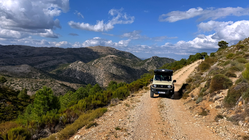 A scenic route in northern Andalusia runs through a national park; it is also accessible for 4x4 vehicles such as the Wrangler, Mercedes G, Suzuki Jimny, or Grenadier. A scenic route in northern Andalusia runs through a national park; it is also accessible for 4x4 vehicles such as the Wrangler, Mercedes G, Suzuki Jimny, or Grenadier.