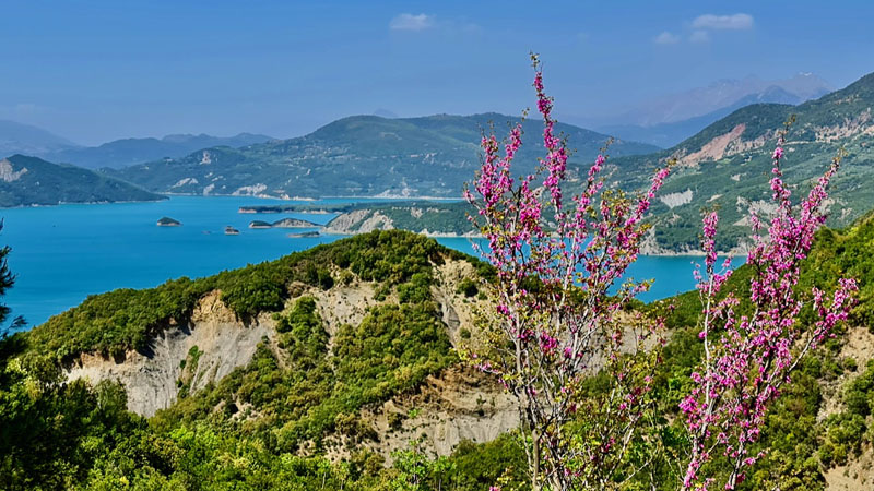 Traumstrecken Griechenland Seenlandschaft mit dem Motorrad