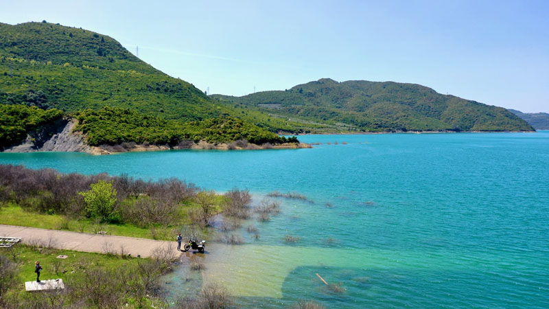 Traumstrecken Griechenland Seenlandschaft mit dem Motorrad