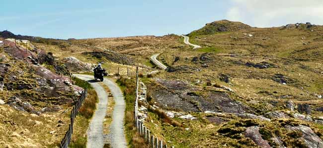 Motorradtour über eine Highländer Strecke in Irland 