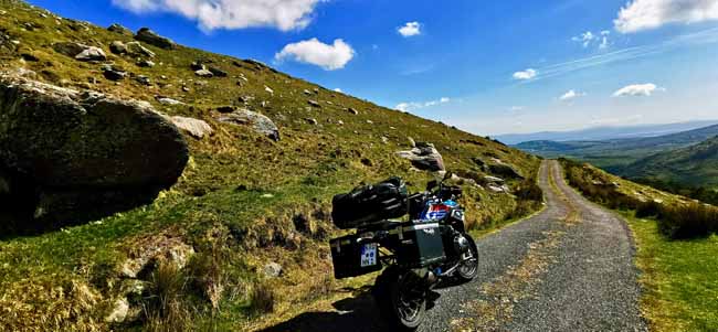 Motorradtour über eine Highländer Strecke in Irland 