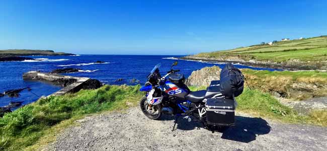 Motorradtour über eine Highländer Strecke in Irland 