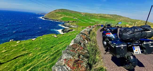 Motorradtour über eine Highländer Strecke in Irland 