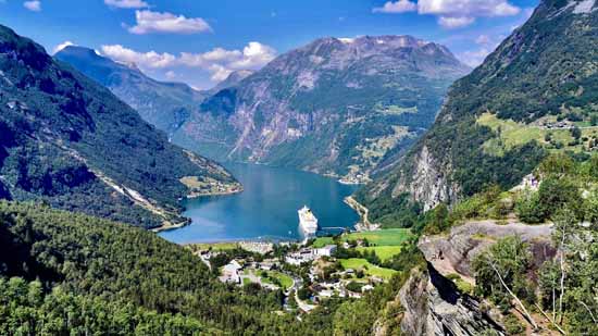 Geiranger Fjord in Norwegen mit dem Motorrad 