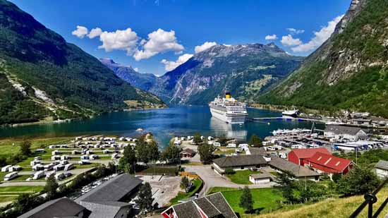 Geiranger Fjord in Norwegen mit dem Motorrad 