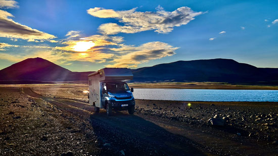 Mit dem 4x4 Truck nach Askja raus eine der schönsten Pisten in Island