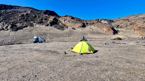 Mit dem 4x4 Truck nach Askja raus eine der schönsten Pisten in Island