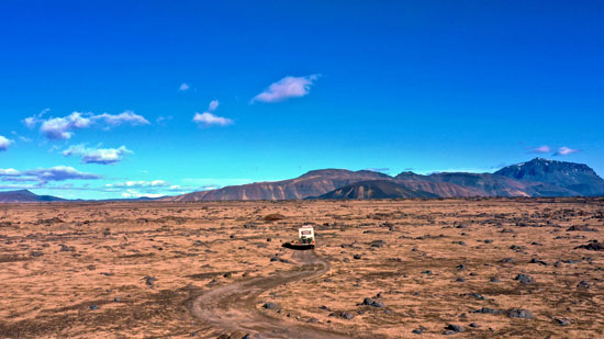 Mit dem 4x4 Truck nach Askja raus eine der schönsten Pisten in Island