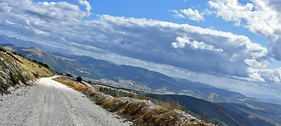 Bergstrecken in Umbrien für Allrad Truck