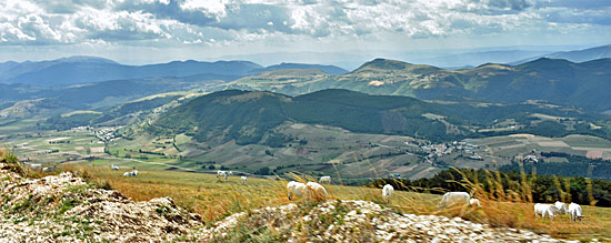 Bergstrecken in Umbrien für Allrad Truck