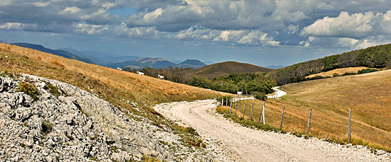 Bergstrecken in Umbrien für Allrad Truck