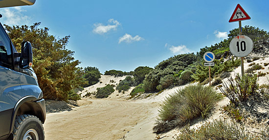 Dünenpiste auf Sardinien