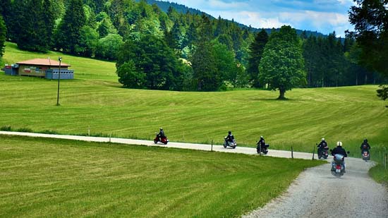 Mit der Enduro zum Offroadfahren in der Schweiz